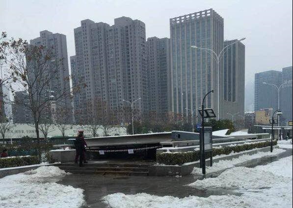 強降雪壓垮武漢多處建筑